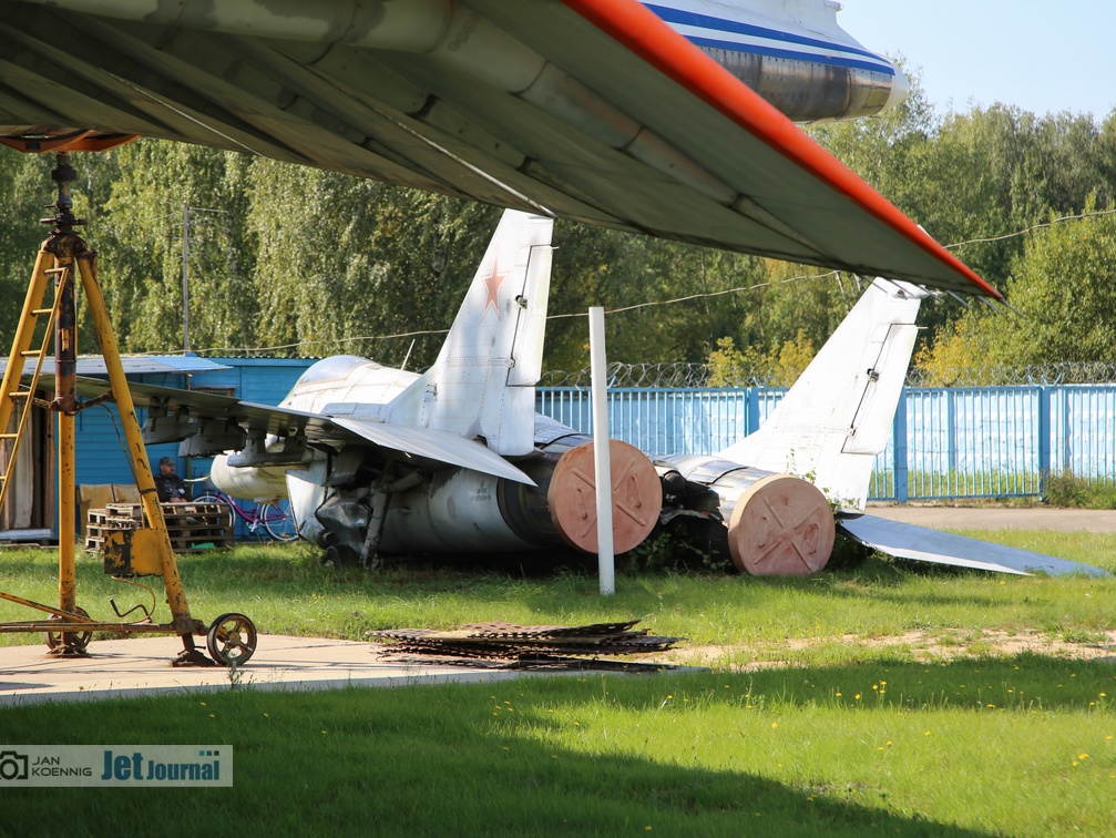 MiG-29 (70 blau?)