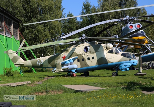 44 weiss, Mi-24W