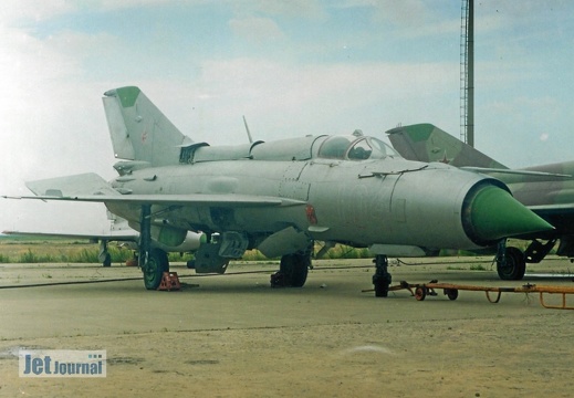 104 weiss umrandet, MiG-21PFM