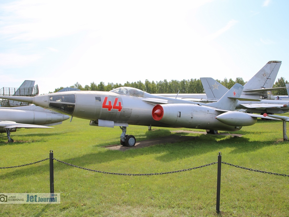44 rot, Jak-28L