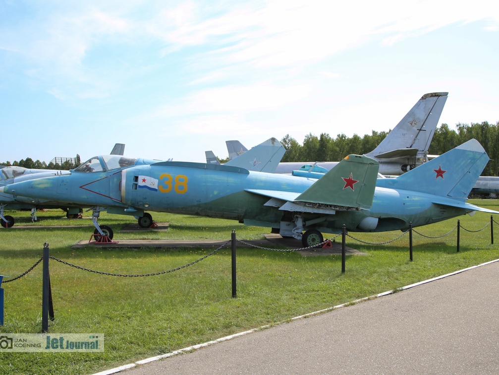 38 gelb, Jak-38M, ex. 11 gelb