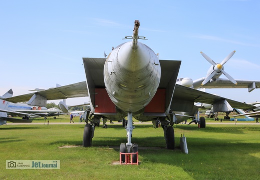 25 rot, MiG-25R