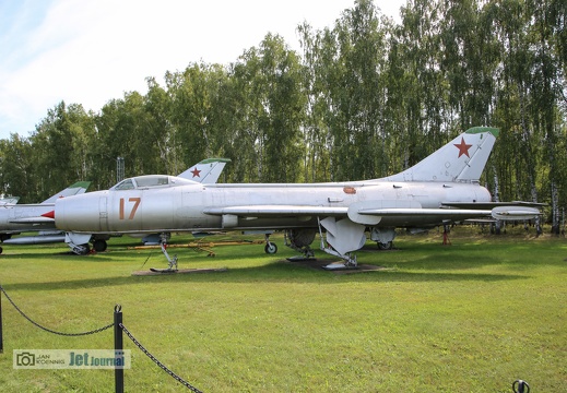 17 rot, Su-7L