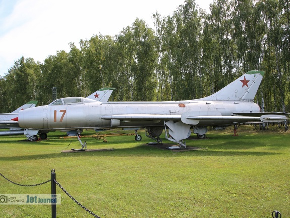 17 rot, Su-7L