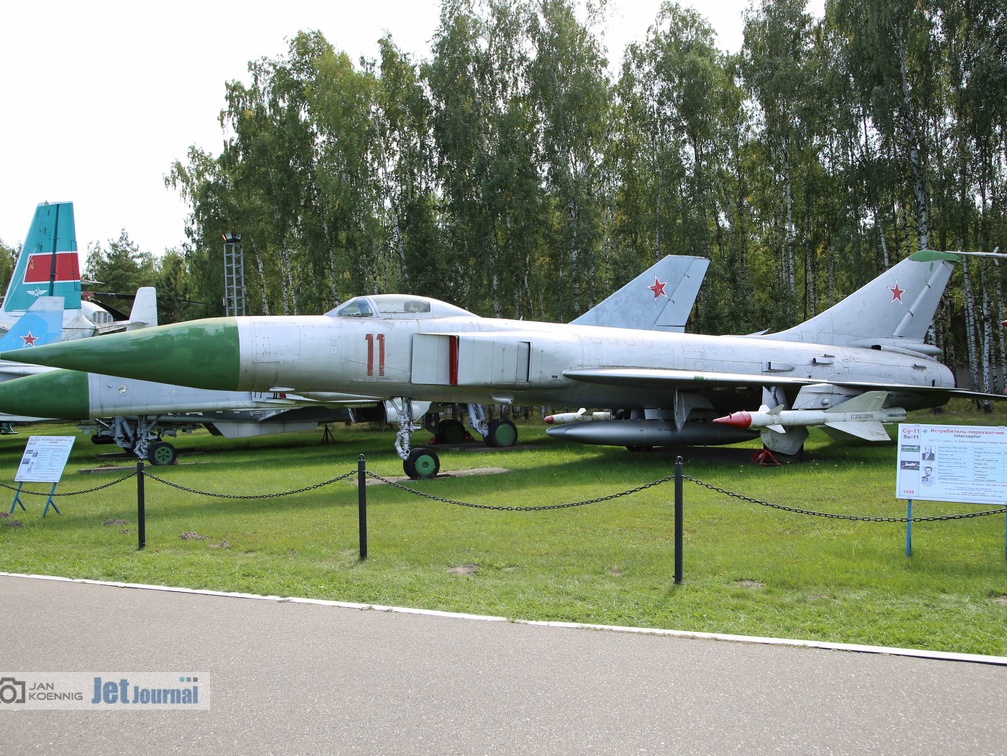 11 rot, Su-15T