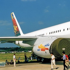 RA-64020, Tu-204-100, Aviastar, Triebwerk PS-90 und Heck 