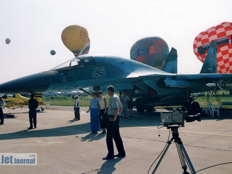 45 weiss umrandet, Su-34 