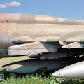 682 rot, Su-22M4. ex. LSK der NVA, Tragfläche und Aussenlasten