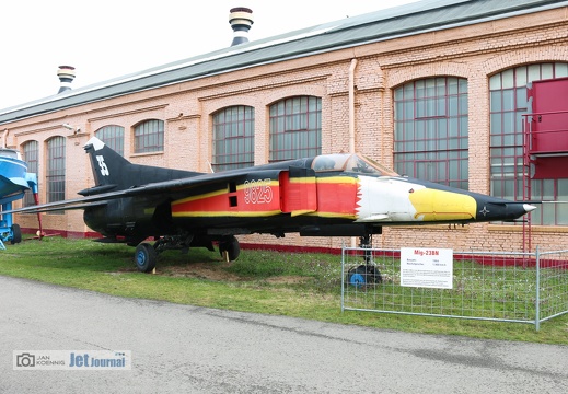 705 rot ex. NVA, 20-49 ex. BW, false 9825, MiG-23BN