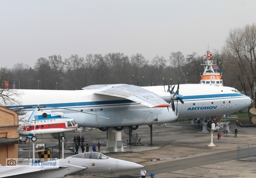 UR-64460, An-22