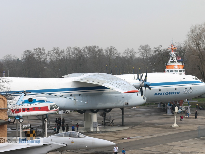 UR-64460, An-22