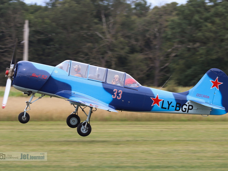 LY-BGB, Jak-52, Yak-52 (1751 visingar) LY-BGB, Jak-52, Yak-52