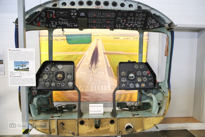 mi8-cockpit-wr2022-1-15c.jpg
