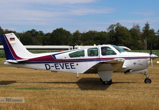 D-EVEE, Beech F-33A