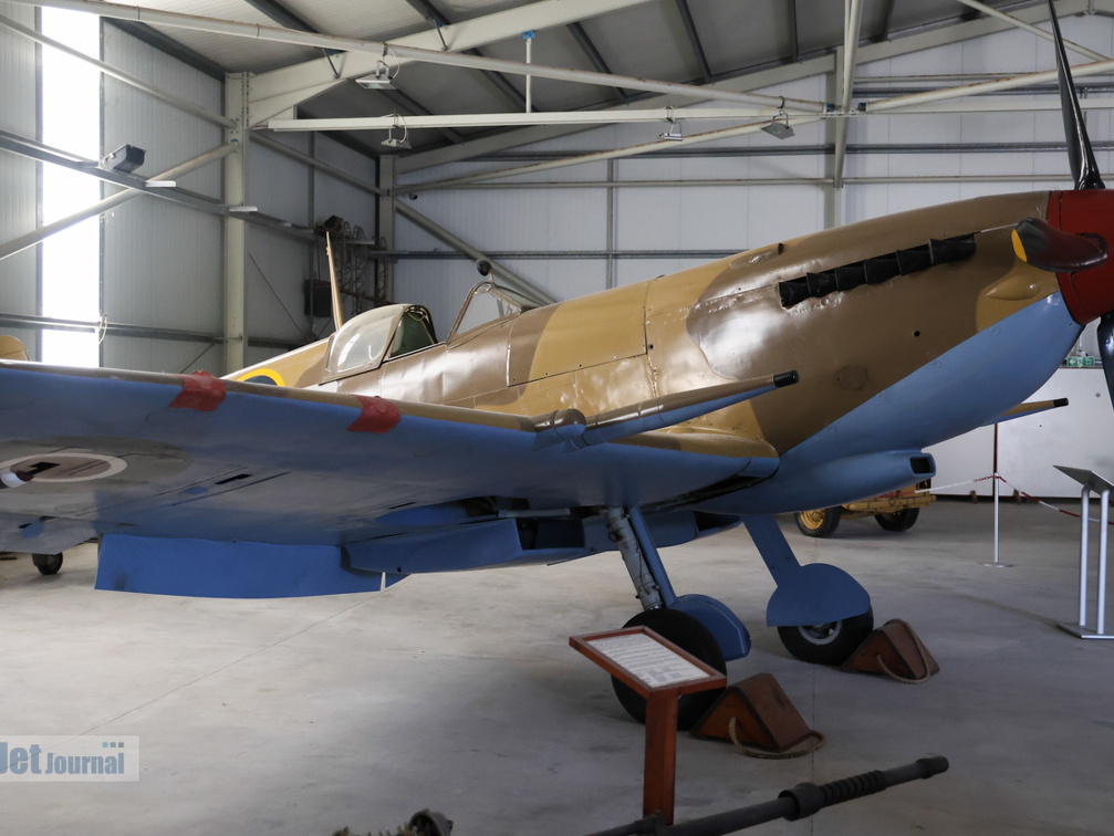 EN199 R-B, Supermarine Spitfire LF  Mk. IX, Royal Air Force