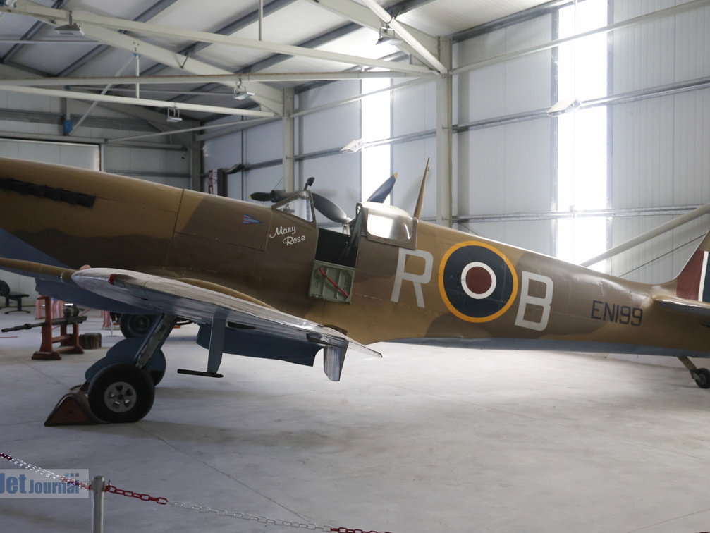 EN199 R-B, Supermarine Spitfire LF  Mk. IX, Royal Air Force