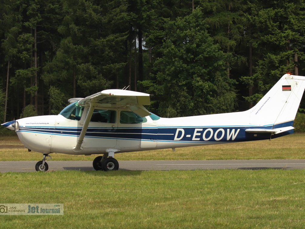 D-EOOW, Reims-Cessna F172N (2183 відвідувань) Du kannst eine Datei zu diesem Foto zur eigenen Verwendung erwerben:
Klicke hier, um die Webseite ... D-EOOW, Reims-Cessna F172N