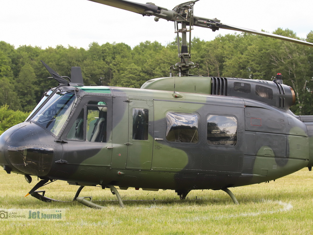 SP-YHH, Bell UH-1D (2720 відвідувань) Du kannst eine Datei zu diesem Foto zur eigenen Verwendung erwerben:
Klicke hier, um die Webseite ... SP-YHH, Bell UH-1D