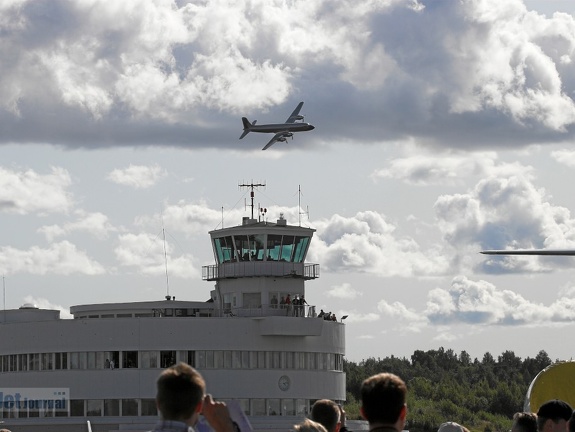 Malmi Tower und DC-6B (192 visits) Malmi Tower und DC-6B