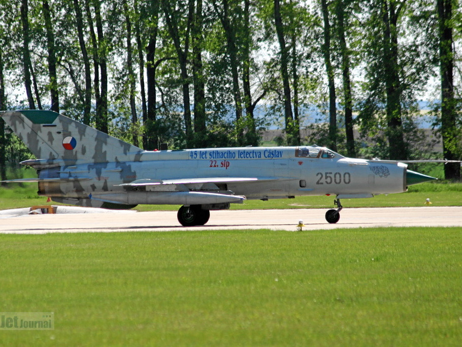 2500 MiG-21MFN 211tl CzAF (2382 Besuche) Open Day Caslav 2005 2500 MiG-21MFN 211tl CzAF