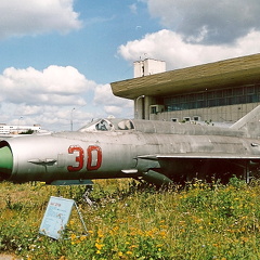 MiG-21S, 30 rot (2745 visitas) Aufnahmedatum 2001 MiG-21S, 30 rot