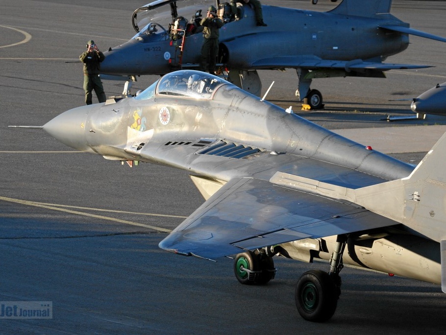 77 MiG-29 1.elt (62 visits) Lentajien Juhannus Midnight Sun Airshow 2006 Kauhava Finnland 77 MiG-29 1.elt