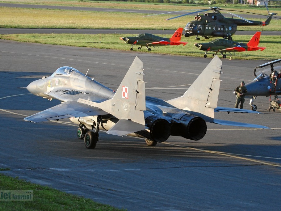 77 MiG-29 1.elt Polish Air Force (82 visits) Lentajien Juhannus Midnight Sun Airshow 2006 Kauhava Finnland 77 MiG-29 1.elt Polish Air Force