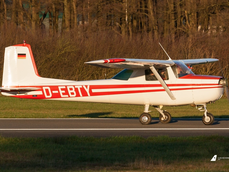D-EBTY Cessna 150, Uelzen (320 visits) D-EBTY Cessna 150, Uelzen