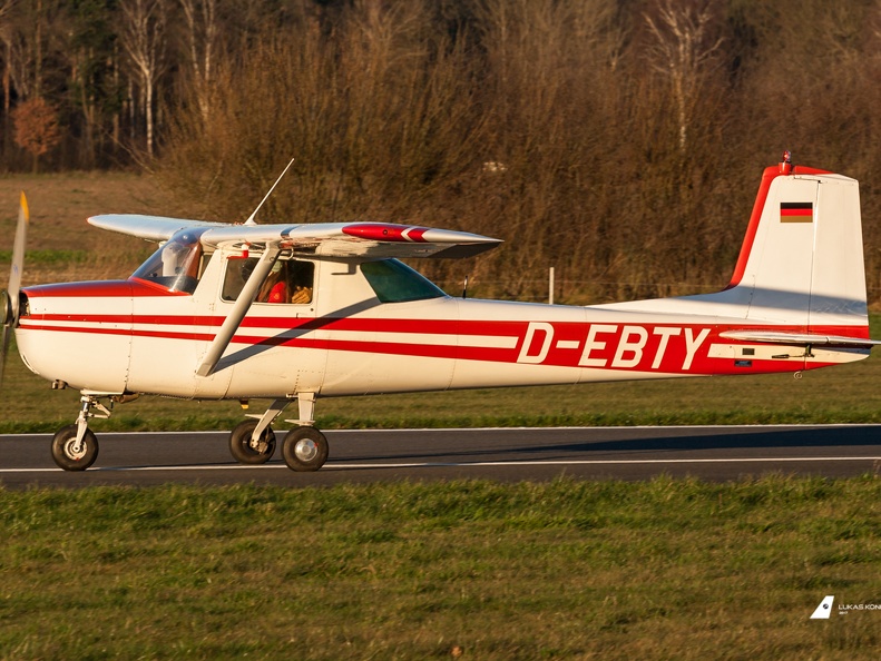 D-EBTY Cessna 150, Uelzen (364 visits) D-EBTY Cessna 150, Uelzen