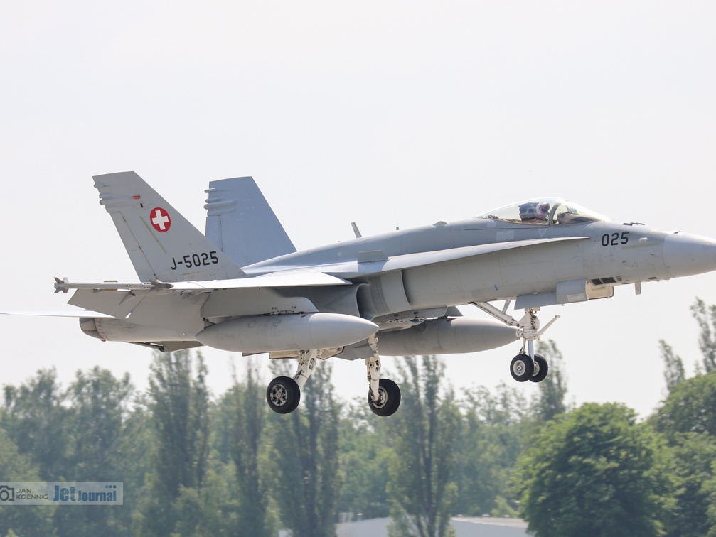 J-5025, F/A-18C, Schweizer Luftwaffe (149 visits) J-5025, F/A-18C, Schweizer Luftwaffe