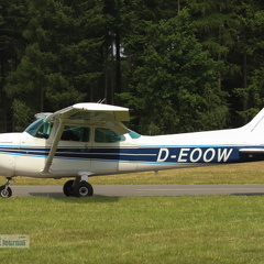 D-EOOW, Reims-Cessna F172N (247 Besuche) Du kannst eine Datei zu diesem Foto zur eigenen Verwendung erwerben:
Klicke hier, um die Webseite ... D-EOOW, Reims-Cessna F172N