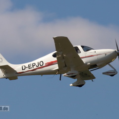 D-EPJO, Cirrus SR-20 (43 návštěv) Du kannst eine Datei zu diesem Foto zur eigenen Verwendung erwerben: 
Klicke hier, um die Webseite ... D-EPJO, Cirrus SR-20